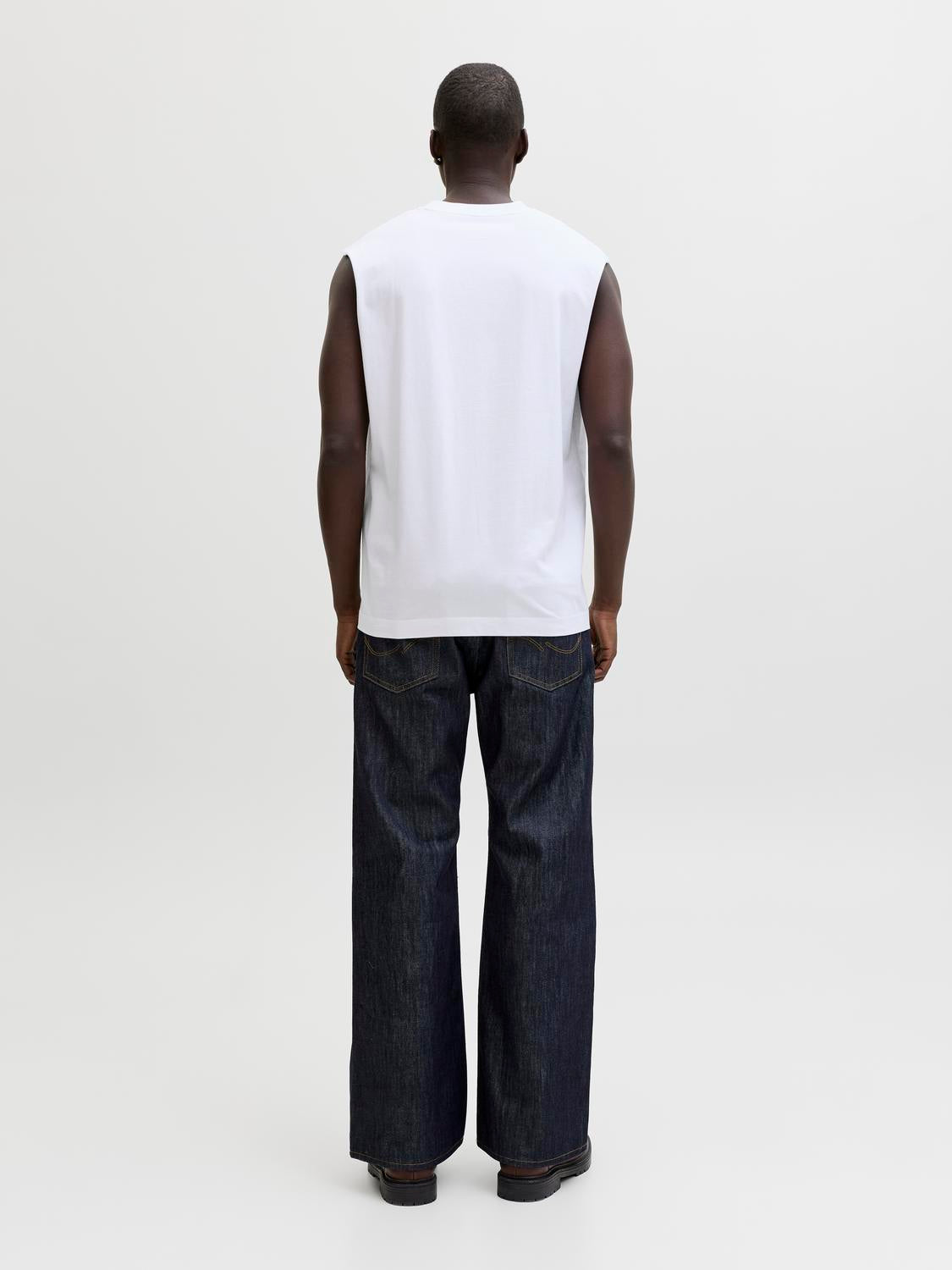 model_shot-back